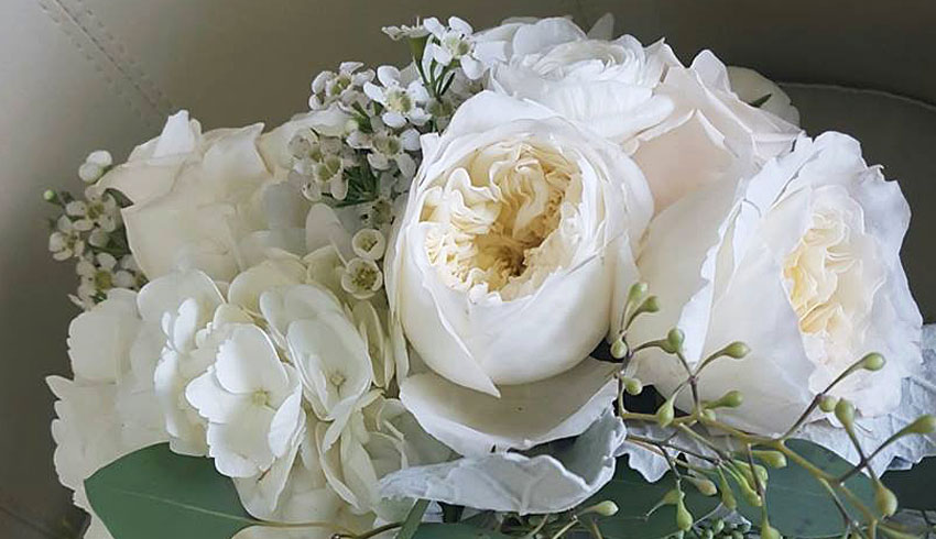 Bella-Flora-Floral-Design-Boutique-in-Sudbury-Ontario-White-Bouquet