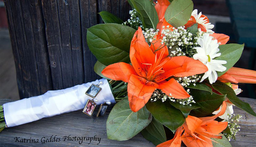 Regency-Wine-and-Flowers-Sudbury-Ontario-custom-fall-bridal-wedding-bouquet-flowers